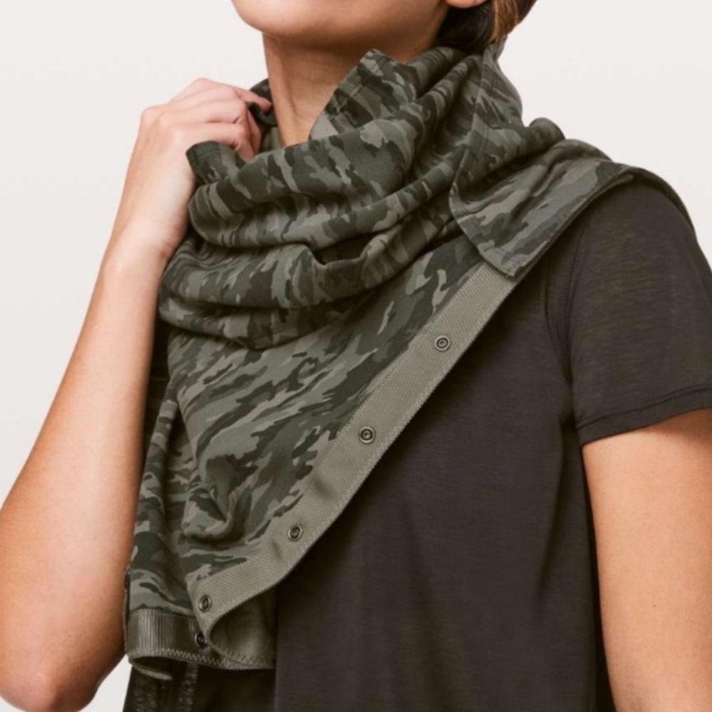 Lululemon vinyasa scarf cotton evergreen camo